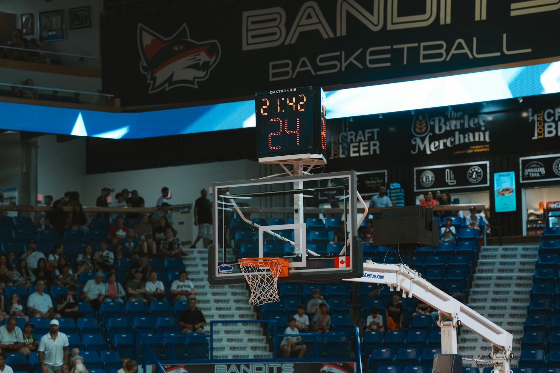 Bảng điểm trận e-sport thể hiện số round và số mạng hạ gục